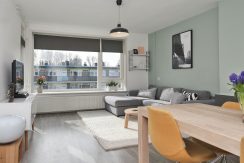 Licht en modern 4-kamerappartement met zuid balkon, nieuwe keuken en badkamer @Amsterdam-Buitenveldert Nedersticht 76 foto 11 woonkamer 01b