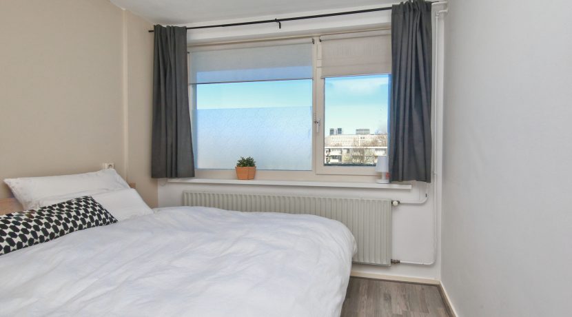 Licht en modern 4-kamerappartement met zuid balkon, nieuwe keuken en badkamer @Amsterdam-Buitenveldert Nedersticht 76 foto 16 slaapkamer 01a