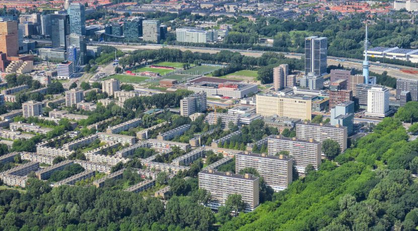 Licht en modern 4-kamerappartement met zuid balkon, nieuwe keuken en badkamer @Amsterdam-Buitenveldert Nedersticht 76 foto 33 luchtfoto