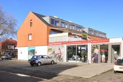 Recent gerealiseerd dubbel bovenhuis met 27 m² dakterras, 4 kamers en eigen parkeerplaats in centrum @Badhoevedorp aan de Sloterweg 20 Foto 30 Gevel 01c