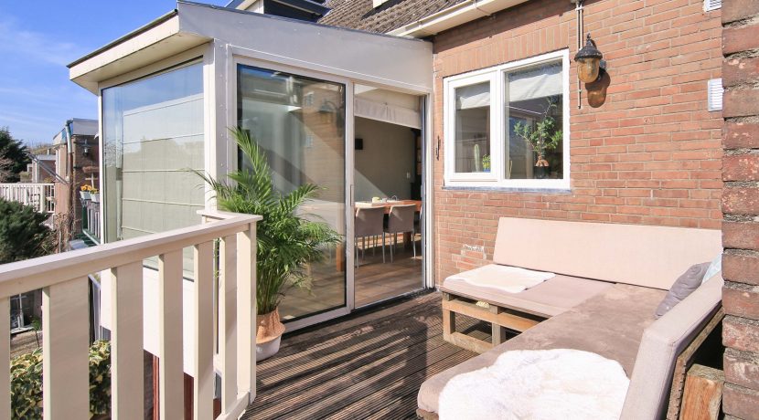 Ruime half vrijstaande dijkwoning op grote kavel gelegen aan de ringvaart met vrij uitzicht voor en achter @Lijnden Akerdijk 9 foto 17 terras 01a