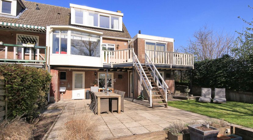 Ruime half vrijstaande dijkwoning op grote kavel gelegen aan de ringvaart met vrij uitzicht voor en achter @Lijnden Akerdijk 9 foto 22 achtertuin 01d