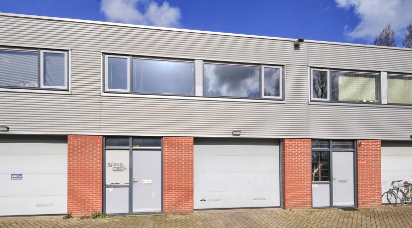 Te huur multifunctionele bedrijfsruimte met 3 bijbehorende parkeerplaatsen @Amsterdam-Westpoort Nieuw-Zeelandweg 5B-15 foto 01 gevel 01a