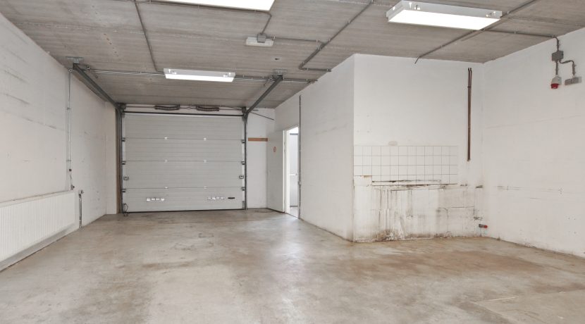 Te huur multifunctionele bedrijfsruimte met 3 bijbehorende parkeerplaatsen @Amsterdam-Westpoort Nieuw-Zeelandweg 5B-15 foto 04 bedrijfshal 01b