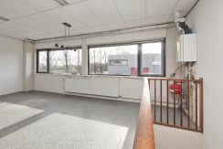 Te huur multifunctionele bedrijfsruimte met 3 bijbehorende parkeerplaatsen @Amsterdam-Westpoort Nieuw-Zeelandweg 5B-15 foto 07 kantoor 01c