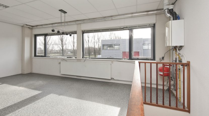 Te huur multifunctionele bedrijfsruimte met 3 bijbehorende parkeerplaatsen @Amsterdam-Westpoort Nieuw-Zeelandweg 5B-15 foto 07 kantoor 01c