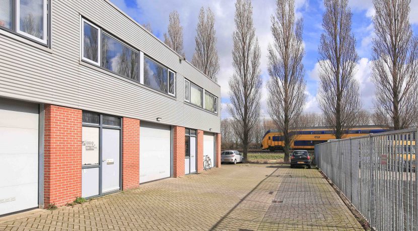 Te huur multifunctionele bedrijfsruimte met 3 bijbehorende parkeerplaatsen @Amsterdam-Westpoort Nieuw-Zeelandweg 5B-15 foto 10 gevel 02a