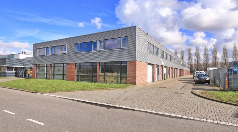 Te huur multifunctionele bedrijfsruimte met 3 bijbehorende parkeerplaatsen @Amsterdam-Westpoort Nieuw-Zeelandweg 5B-15 foto 11 gevel 02b