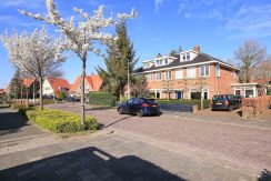 Grote vooroorlogse tussenwoning met diepe en vrije tuin, veel kamers en karakteristieke details @Badhoevedorp Havikstraat 13 Foto 39 Gevel 01c