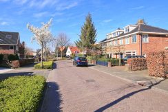 Grote vooroorlogse tussenwoning met diepe en vrije tuin, veel kamers en karakteristieke details @Badhoevedorp Havikstraat 13 Foto 41 Omgeving 01b