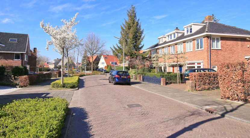 Grote vooroorlogse tussenwoning met diepe en vrije tuin, veel kamers en karakteristieke details @Badhoevedorp Havikstraat 13 Foto 41 Omgeving 01b