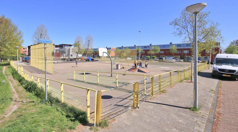 Lichte, energiezuinige en moderne hoekwoning met een zuidwest tuin en gelegen in het kindvriendelijke @Amsterdam-De Aker aan de Le Tourmalet 54 Foto 10 omgeving 01a