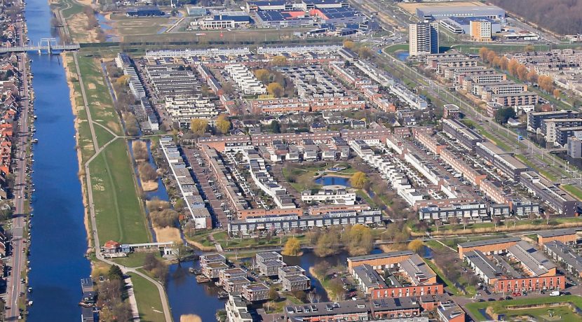 Lichte, energiezuinige en moderne hoekwoning met een zuidwest tuin en gelegen in het kindvriendelijke @Amsterdam-De Aker aan de Le Tourmalet 54 Foto 44 omgeving 01g