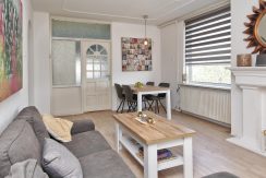 Een driekamer hoekappartement op penthouseniveau met vrij uitzicht voor en achter in centrum @Badhoevedorp aan de Einsteinlaan 295 Foto 16 Woonkamer 01g