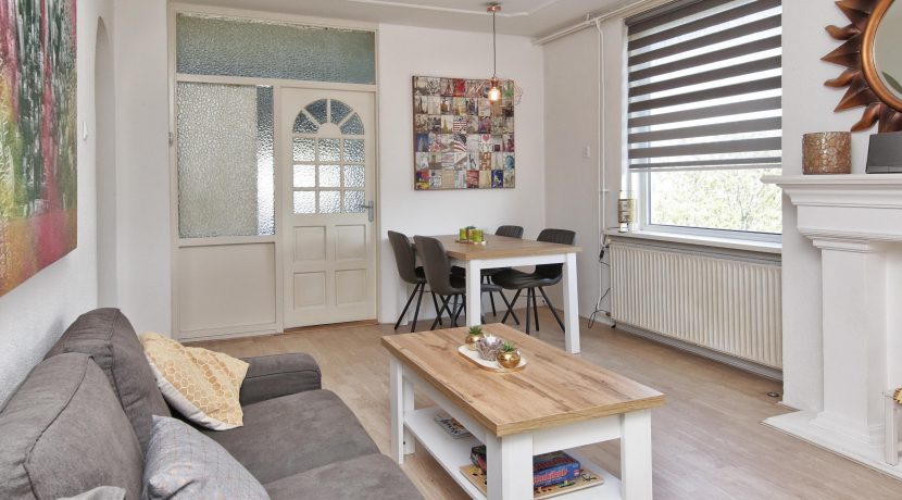 Een driekamer hoekappartement op penthouseniveau met vrij uitzicht voor en achter in centrum @Badhoevedorp aan de Einsteinlaan 295 Foto 16 Woonkamer 01g