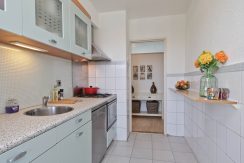 Een driekamer hoekappartement op penthouseniveau met vrij uitzicht voor en achter in centrum @Badhoevedorp aan de Einsteinlaan 295 Foto 17 Keuken 01b