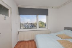 Een driekamer hoekappartement op penthouseniveau met vrij uitzicht voor en achter in centrum @Badhoevedorp aan de Einsteinlaan 295 Foto 19 Slaapkamer 01a