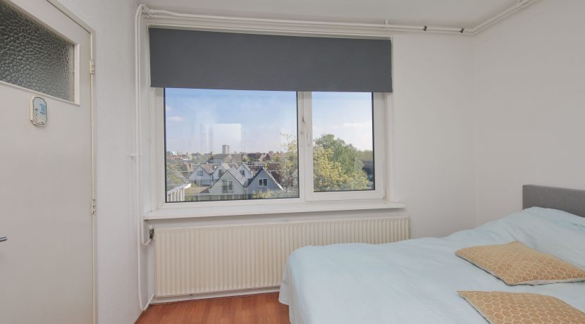 Een driekamer hoekappartement op penthouseniveau met vrij uitzicht voor en achter in centrum @Badhoevedorp aan de Einsteinlaan 295 Foto 19 Slaapkamer 01a