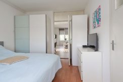 Een driekamer hoekappartement op penthouseniveau met vrij uitzicht voor en achter in centrum @Badhoevedorp aan de Einsteinlaan 295 Foto 20 Slaapkamer 01b