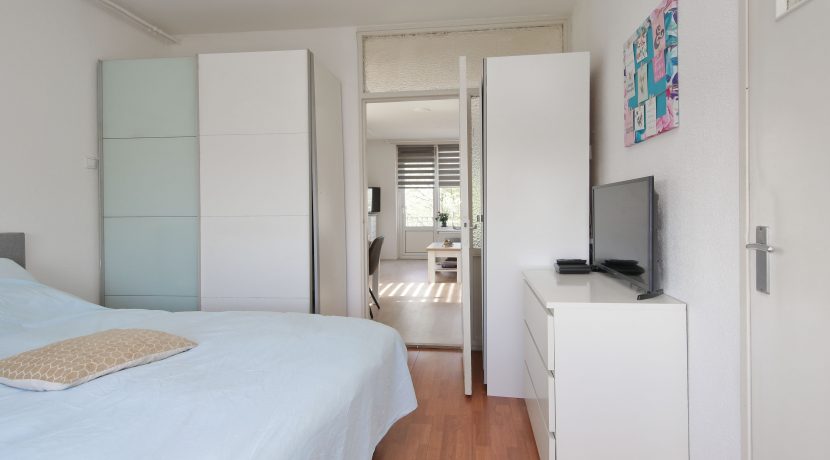 Een driekamer hoekappartement op penthouseniveau met vrij uitzicht voor en achter in centrum @Badhoevedorp aan de Einsteinlaan 295 Foto 20 Slaapkamer 01b