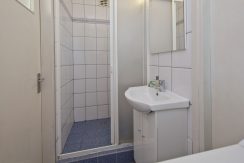 Een driekamer hoekappartement op penthouseniveau met vrij uitzicht voor en achter in centrum @Badhoevedorp aan de Einsteinlaan 295 Foto 21 Badkamer 01a