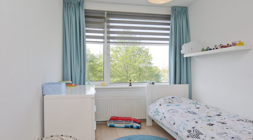 Een driekamer hoekappartement op penthouseniveau met vrij uitzicht voor en achter in centrum @Badhoevedorp aan de Einsteinlaan 295 Foto 22 Slaapkamer 02a