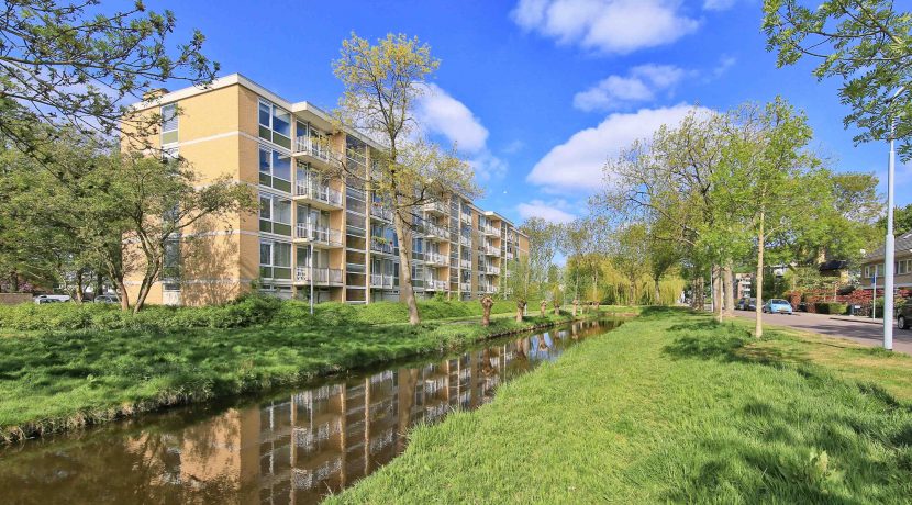 Een driekamer hoekappartement op penthouseniveau met vrij uitzicht voor en achter in centrum @Badhoevedorp aan de Einsteinlaan 295 Foto 27 Omgeving 01a