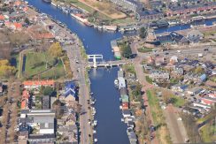 Karakteristieke jaren dertig kluswoning aan de Nieuwemeerdijk 66 @Badhoevedorp op 2 minuten van @Amsterdam Oud-Sloten Foto 48 Luchtfoto 01a