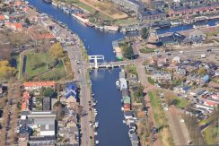 Karakteristieke jaren dertig kluswoning aan de Nieuwemeerdijk 66 @Badhoevedorp op 2 minuten van @Amsterdam Oud-Sloten Foto 48 Luchtfoto 01a