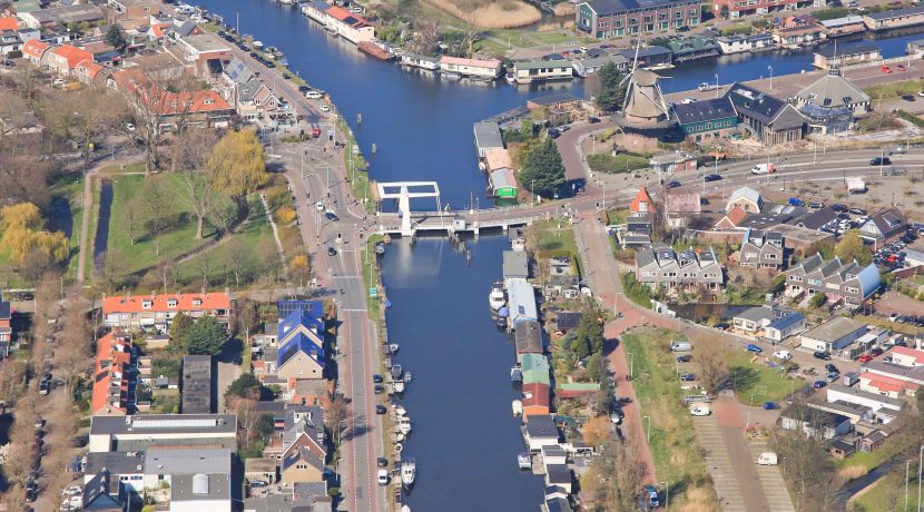 Karakteristieke jaren dertig kluswoning aan de Nieuwemeerdijk 66 @Badhoevedorp op 2 minuten van @Amsterdam Oud-Sloten Foto 48 Luchtfoto 01a
