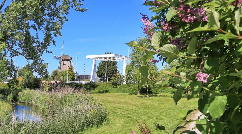 Te huur voor bepaalde tijd! Gemeubileerde geschakelde villa met garage aan de Toevluchtstraat 26@Badhoevedorp foto 02 Omgeving 01a