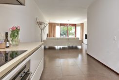 Te huur voor bepaalde tijd! Gemeubileerde geschakelde villa met garage aan de Toevluchtstraat 26@Badhoevedorp foto 24 Keuken 01b