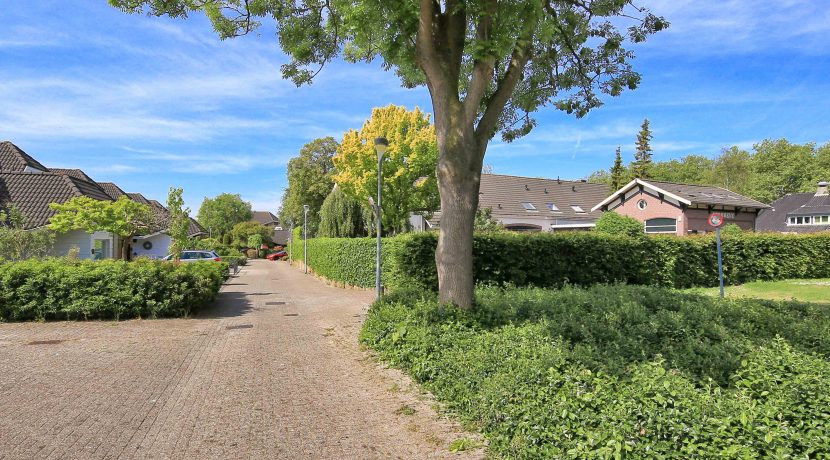 Te huur voor bepaalde tijd! Gemeubileerde geschakelde villa met garage aan de Toevluchtstraat 26@Badhoevedorp foto 47 Omgeving 01b