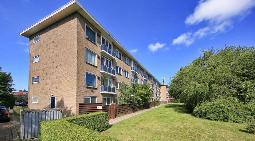 Goed onderhouden, ruim en zonnig 4-kamerappartement met zuid balkon en vrij uitzicht voor aan de Wijnmalenstraat 37 @Badhoevedorp Foto 01 Achtergevel 01a