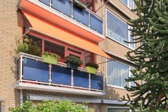 Goed onderhouden, ruim en zonnig 4-kamerappartement met zuid balkon en vrij uitzicht voor aan de Wijnmalenstraat 37 @Badhoevedorp Foto 02 Gevel 01a