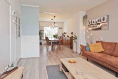 Goed onderhouden, ruim en zonnig 4-kamerappartement met zuid balkon en vrij uitzicht voor aan de Wijnmalenstraat 37 @Badhoevedorp Foto 03 Woonkamer 01a