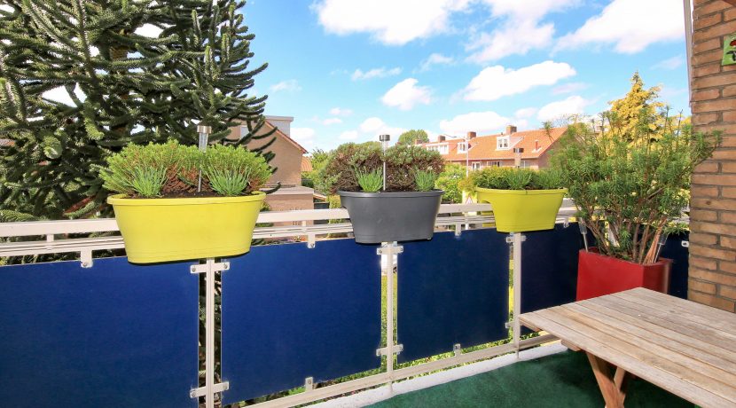 Goed onderhouden, ruim en zonnig 4-kamerappartement met zuid balkon en vrij uitzicht voor aan de Wijnmalenstraat 37 @Badhoevedorp Foto 04 Balkon 01a