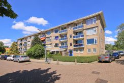 Goed onderhouden, ruim en zonnig 4-kamerappartement met zuid balkon en vrij uitzicht voor aan de Wijnmalenstraat 37 @Badhoevedorp Foto 06 Gevel 01b