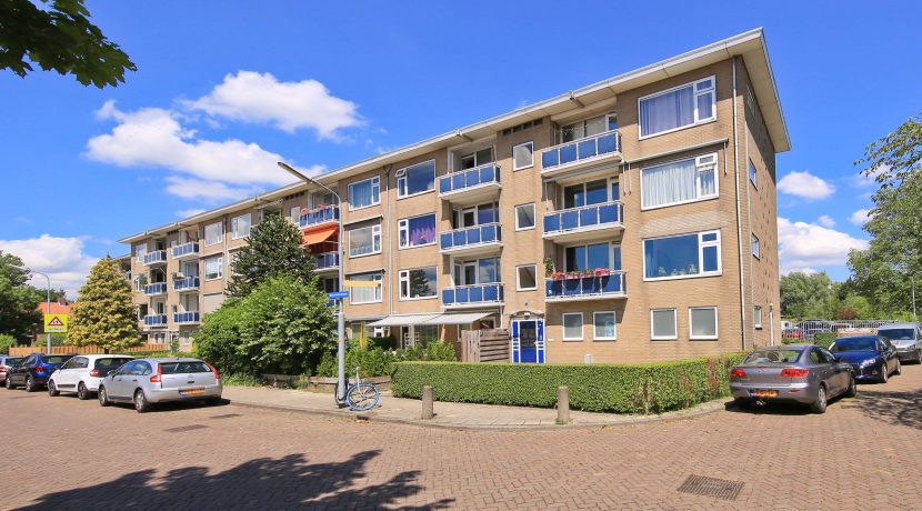 Goed onderhouden, ruim en zonnig 4-kamerappartement met zuid balkon en vrij uitzicht voor aan de Wijnmalenstraat 37 @Badhoevedorp Foto 06 Gevel 01b