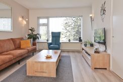 Goed onderhouden, ruim en zonnig 4-kamerappartement met zuid balkon en vrij uitzicht voor aan de Wijnmalenstraat 37 @Badhoevedorp Foto 08 Woonkamer 01b