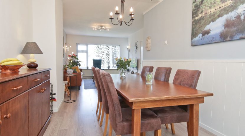 Goed onderhouden, ruim en zonnig 4-kamerappartement met zuid balkon en vrij uitzicht voor aan de Wijnmalenstraat 37 @Badhoevedorp Foto 11 Woonkamer 01e