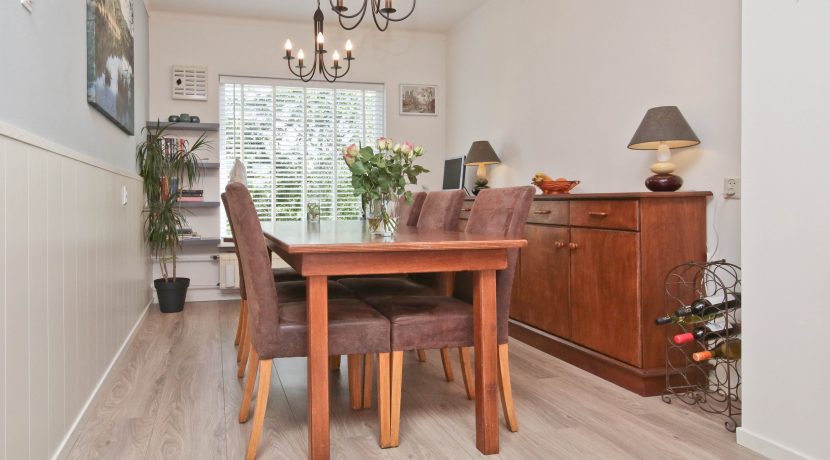 Goed onderhouden, ruim en zonnig 4-kamerappartement met zuid balkon en vrij uitzicht voor aan de Wijnmalenstraat 37 @Badhoevedorp Foto 12 Woonkamer 01f