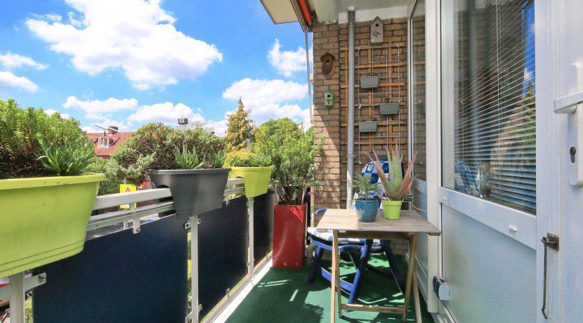 Goed onderhouden, ruim en zonnig 4-kamerappartement met zuid balkon en vrij uitzicht voor aan de Wijnmalenstraat 37 @Badhoevedorp Foto 14 Balkon 01b