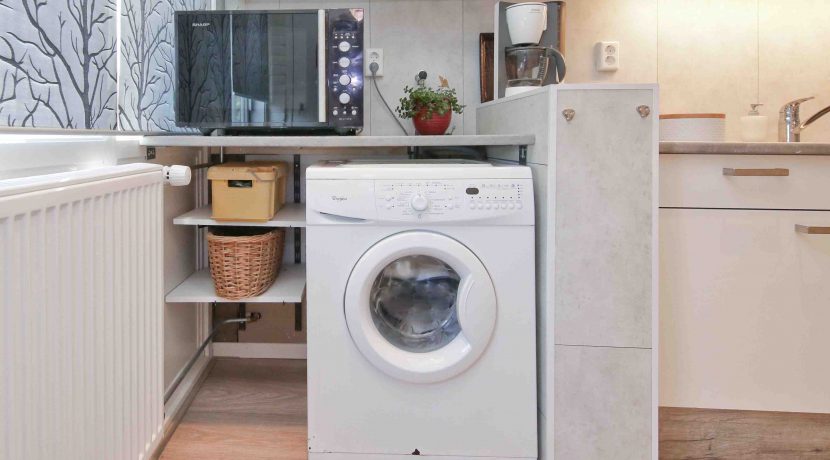 Goed onderhouden, ruim en zonnig 4-kamerappartement met zuid balkon en vrij uitzicht voor aan de Wijnmalenstraat 37 @Badhoevedorp Foto 20 Keuken 01c