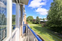 Goed onderhouden, ruim en zonnig 4-kamerappartement met zuid balkon en vrij uitzicht voor aan de Wijnmalenstraat 37 @Badhoevedorp Foto 21 Balkon 01c