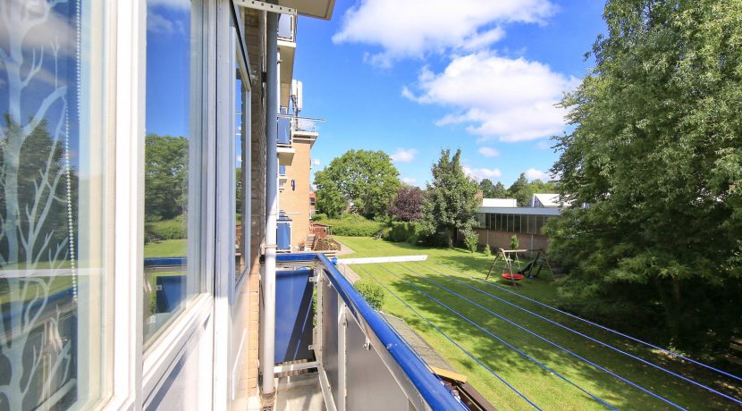 Goed onderhouden, ruim en zonnig 4-kamerappartement met zuid balkon en vrij uitzicht voor aan de Wijnmalenstraat 37 @Badhoevedorp Foto 21 Balkon 01c