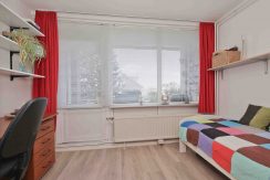 Goed onderhouden, ruim en zonnig 4-kamerappartement met zuid balkon en vrij uitzicht voor aan de Wijnmalenstraat 37 @Badhoevedorp Foto 22 Slaapkamer 02a
