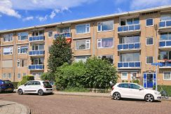 Goed onderhouden, ruim en zonnig 4-kamerappartement met zuid balkon en vrij uitzicht voor aan de Wijnmalenstraat 37 @Badhoevedorp Foto 27 Gevel 01c