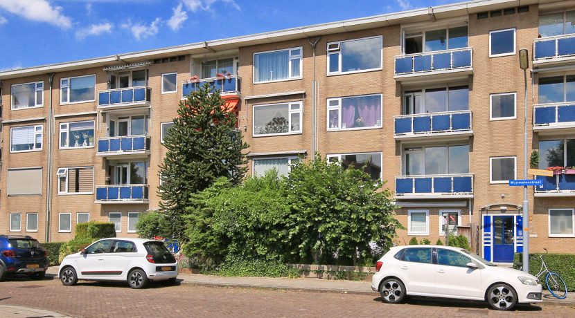 Goed onderhouden, ruim en zonnig 4-kamerappartement met zuid balkon en vrij uitzicht voor aan de Wijnmalenstraat 37 @Badhoevedorp Foto 27 Gevel 01c