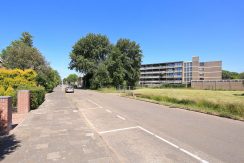 Licht en gemoderniseerd vierkamer appartement op de 3e etage met balkon op het zuidoosten en vrij uitzicht gelegen aan de rustige Meidoornweg 258 @Badhoevedorp foto 31 omgeving 01b